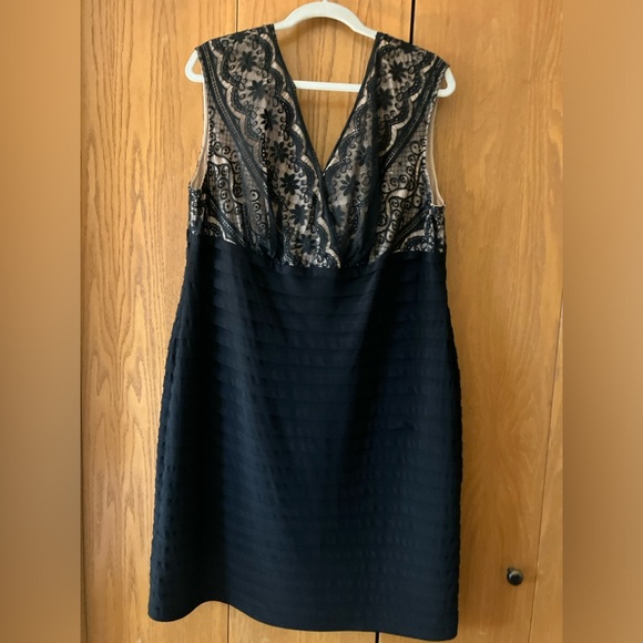 Women’s cocktail dress. Collection by Dressbarn. Size 20W - Picture 2 of 3